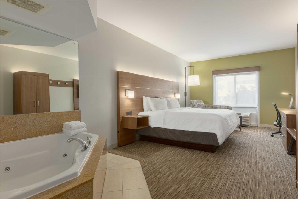 King Suite with Spa Bath