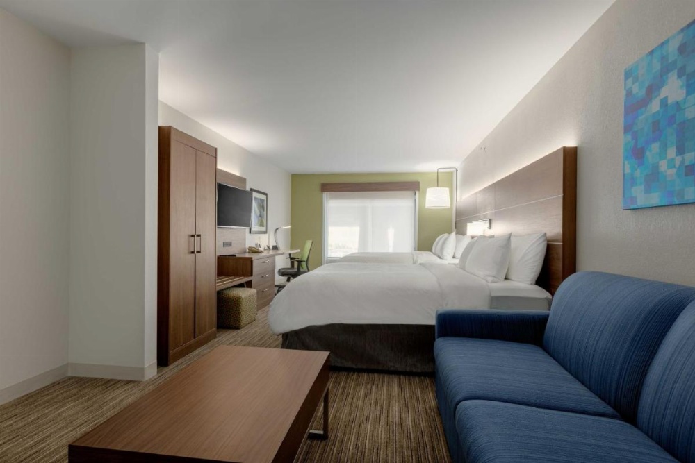 Suite with Mobility Accessible Tub - Non-Smoking